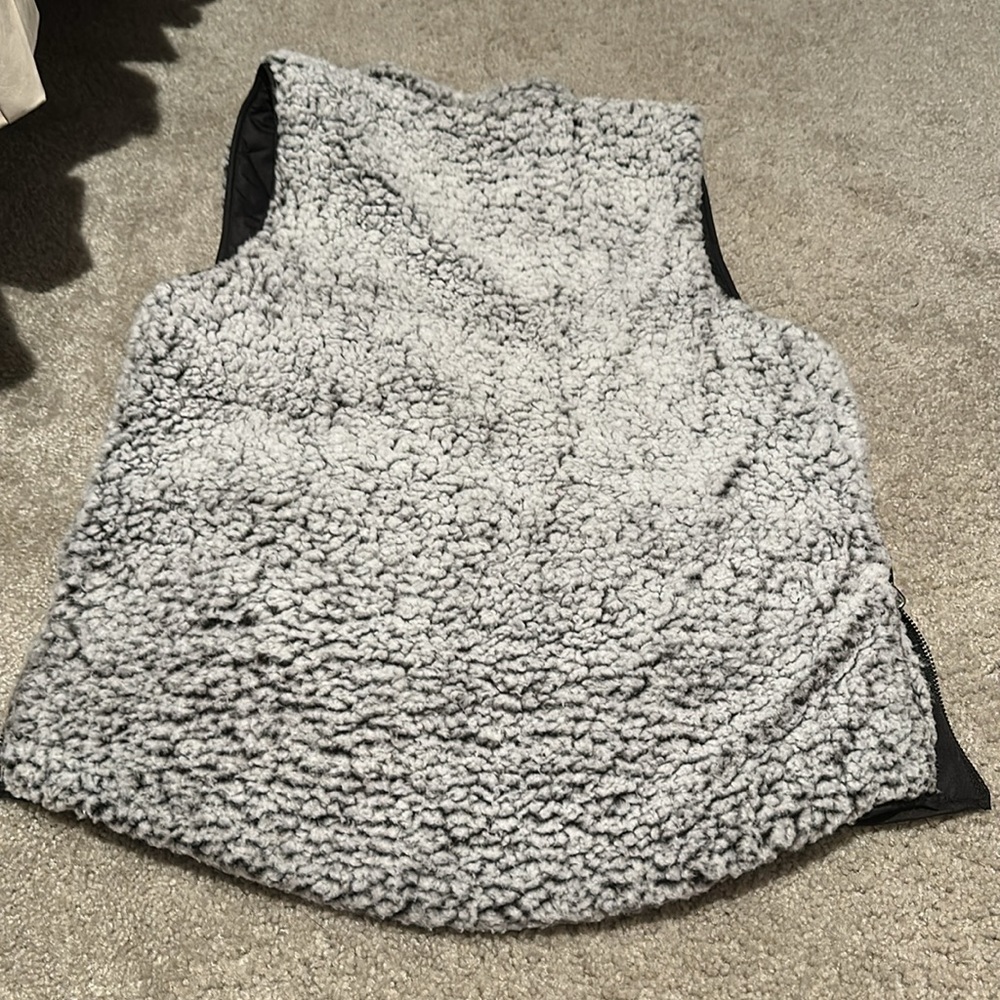 Reversible Puffer Vest - Picture 2 of 6